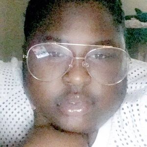 Meet your Posher, Devona